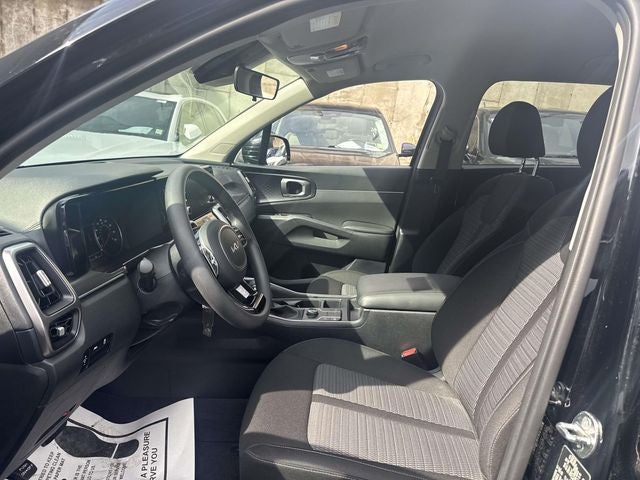 2023 Kia Sorento LX - Photo 17