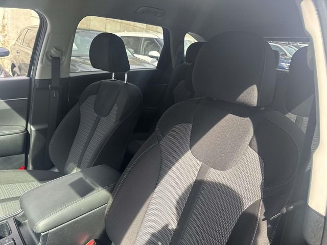 2023 Kia Sorento LX - Photo 18