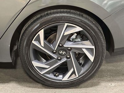 2025 Hyundai ELANTRA Limited