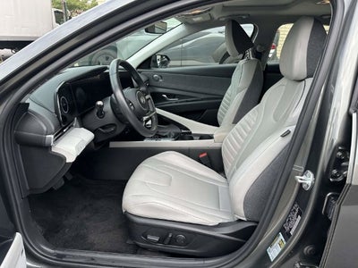 2025 Hyundai ELANTRA Limited
