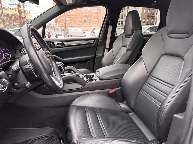2023 Porsche Cayenne Platinum Edition