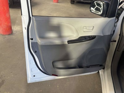 2012 Toyota Sienna LE 8 Passenger