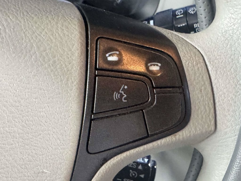 2012 Toyota Sienna LE 8 Passenger