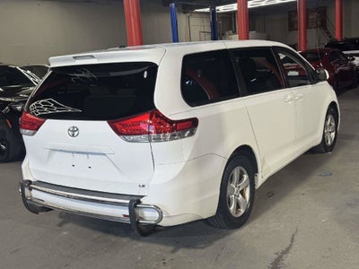 2012 Toyota Sienna LE 8 Passenger
