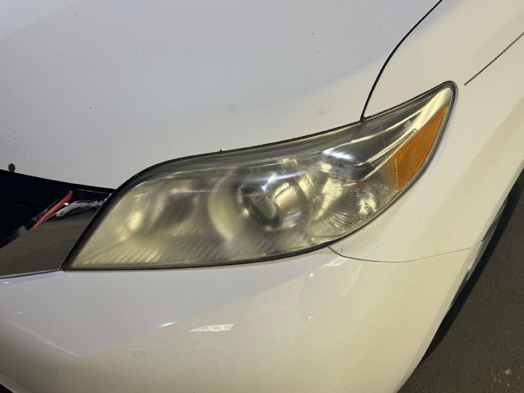 2012 Toyota Sienna LE 8 Passenger