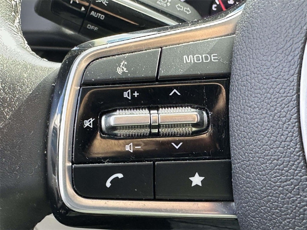 2023 Kia Carnival LX