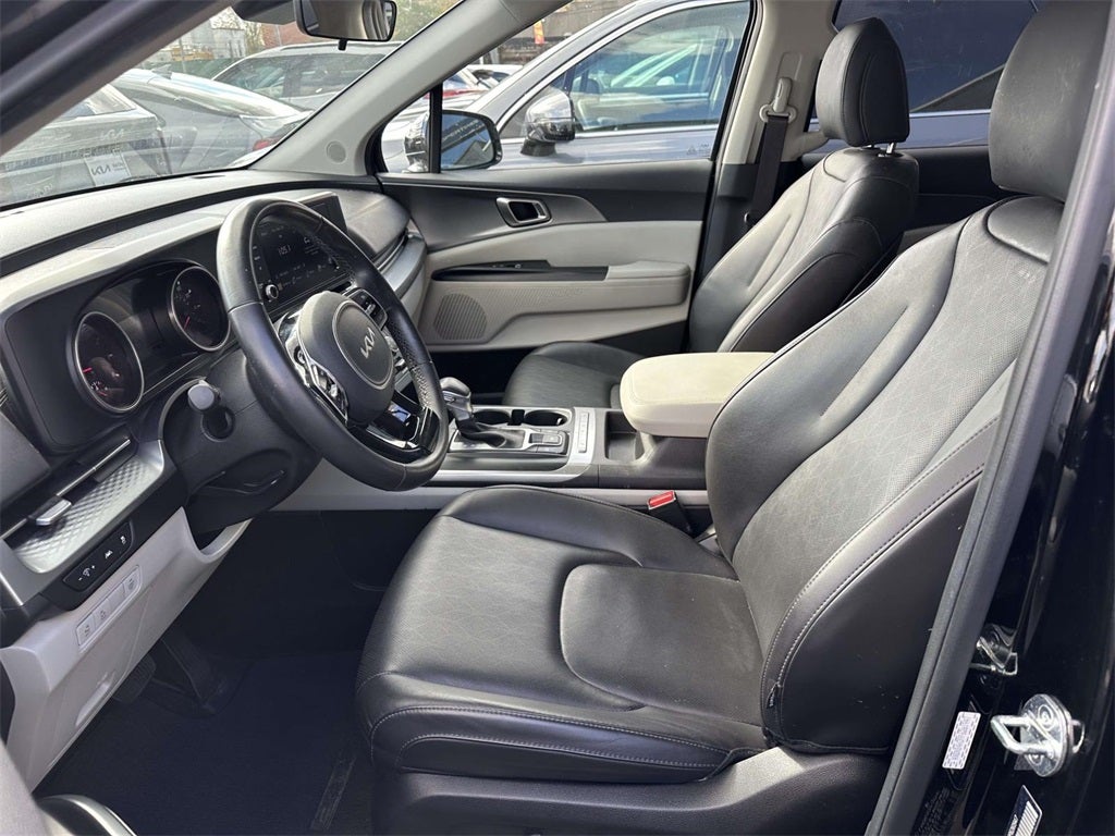 2023 Kia Carnival LX