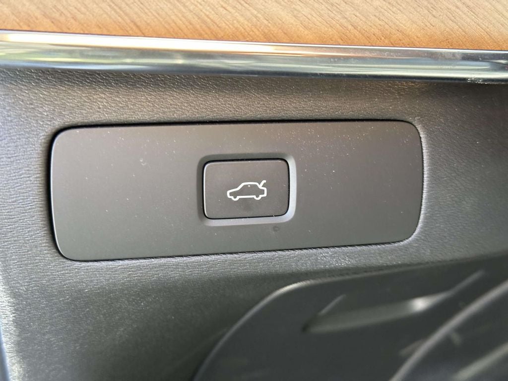 2023 Volvo XC90 B6 Plus 6-Seater